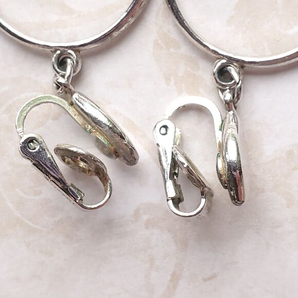 VTG Crown Trifari Silvertone Hoop Earrings Clip on 1” Diam Floral Wreath Signed - Picture 6 of 9